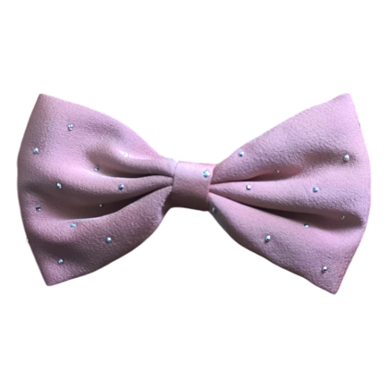 Moño con Piedritas: Brillo y Estilo