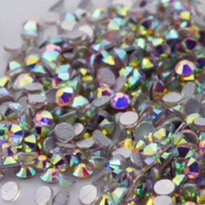Decoración para Uñas: Gemas Tornasol para un Efecto Brillante